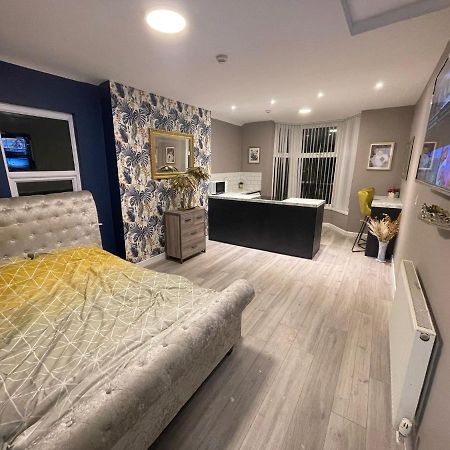 Selection Of Stylish Apartments Within Walking Distance Of Cardiff City Centre Bagian luar foto